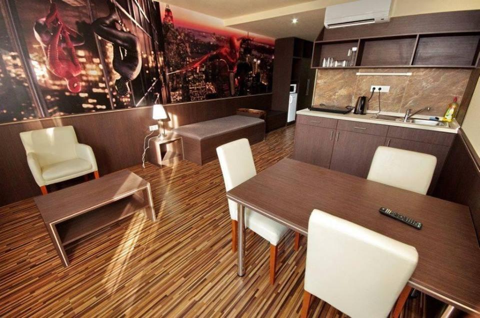 Corvin Apartman Gyula Luaran gambar