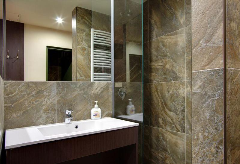 Corvin Apartman Gyula Luaran gambar