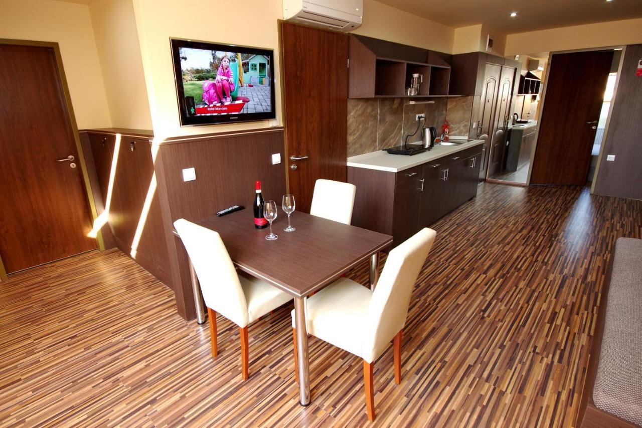 Corvin Apartman Gyula Luaran gambar
