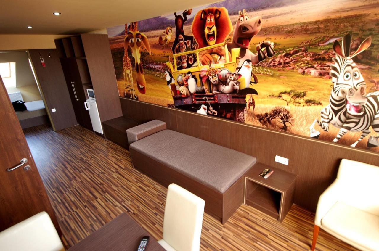 Corvin Apartman Gyula Luaran gambar