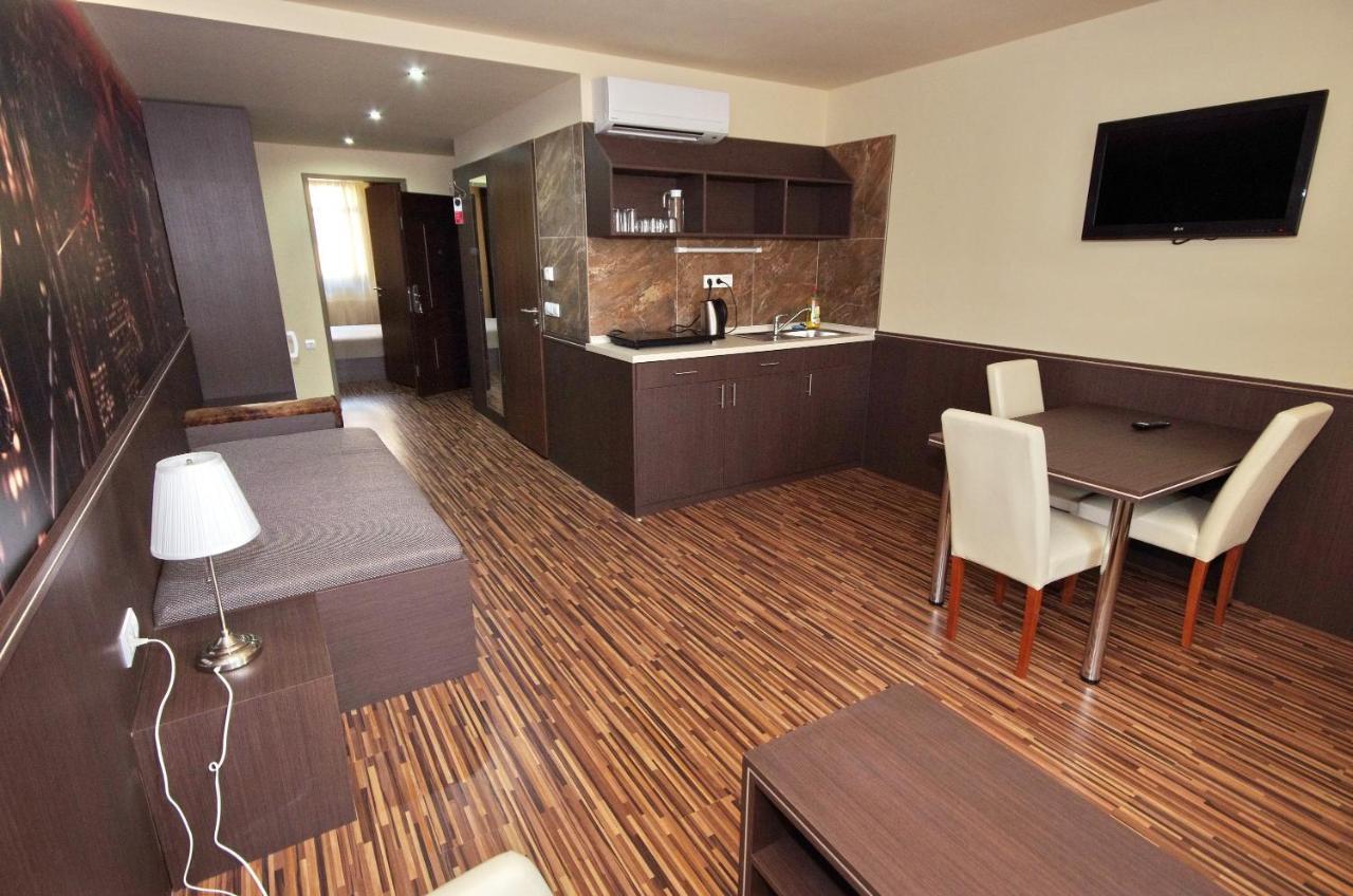 Corvin Apartman Gyula Luaran gambar