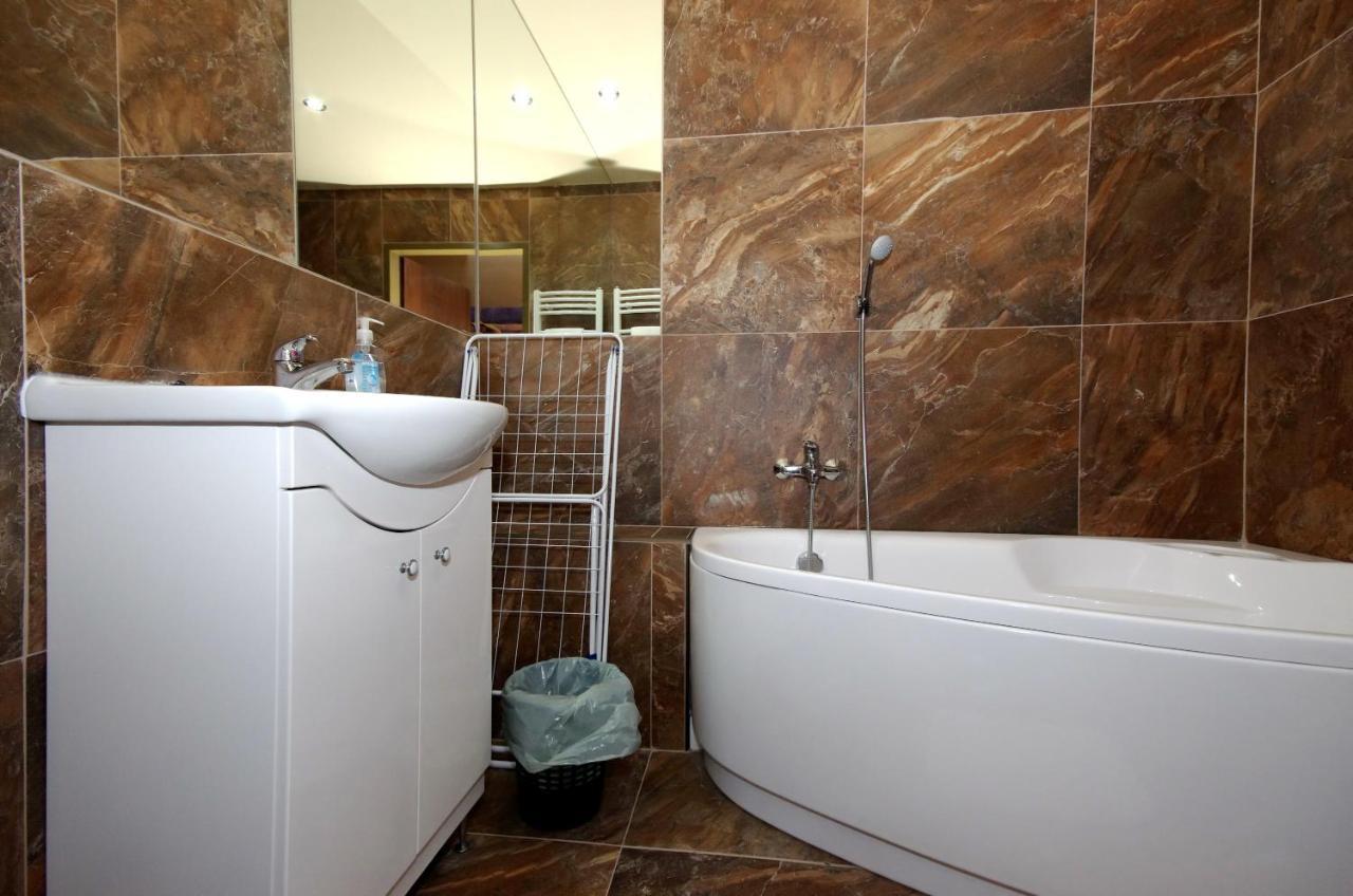 Corvin Apartman Gyula Luaran gambar