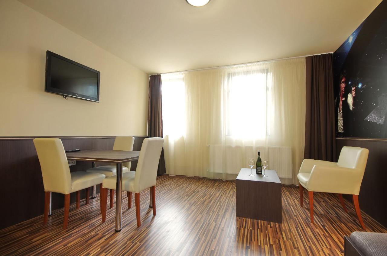 Corvin Apartman Gyula Luaran gambar