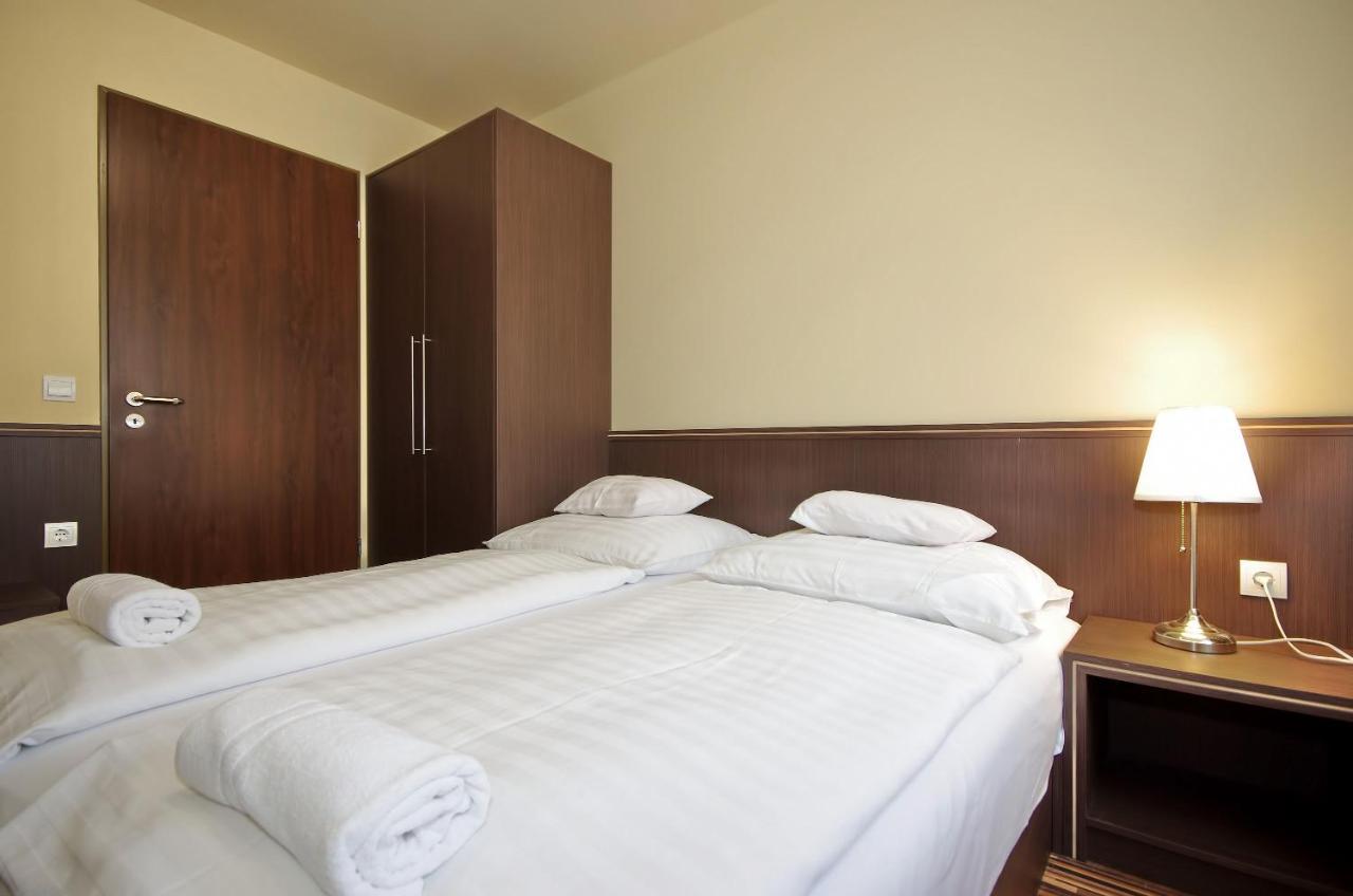 Corvin Apartman Gyula Luaran gambar