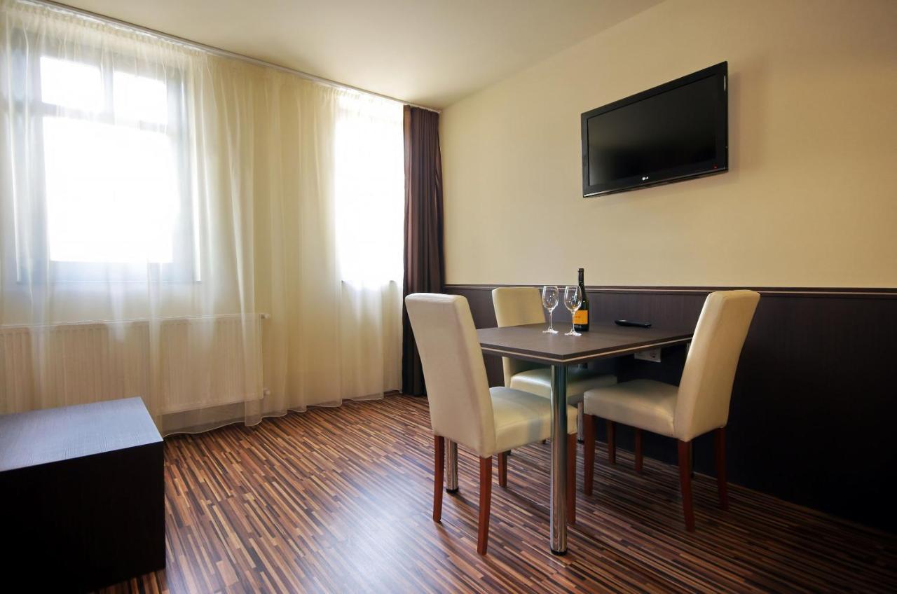 Corvin Apartman Gyula Luaran gambar