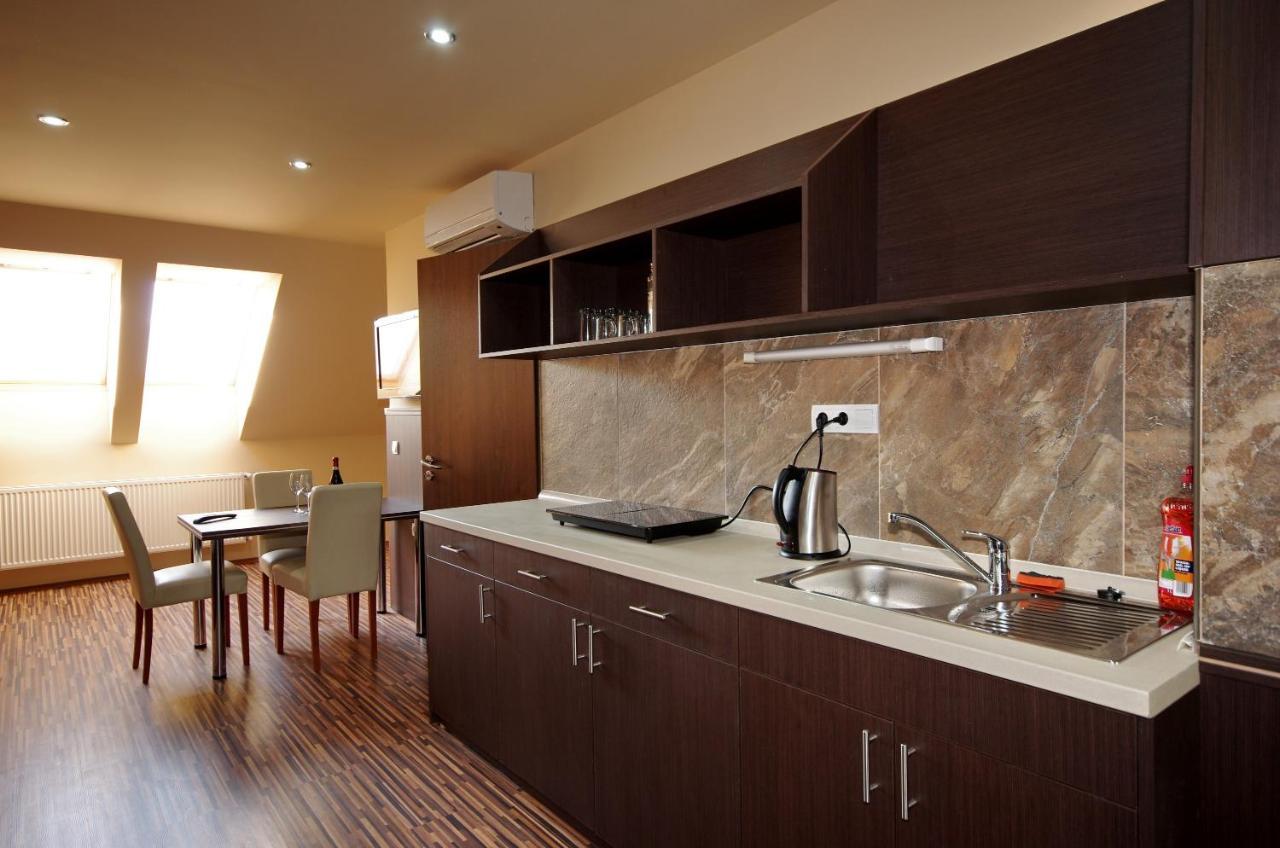 Corvin Apartman Gyula Luaran gambar