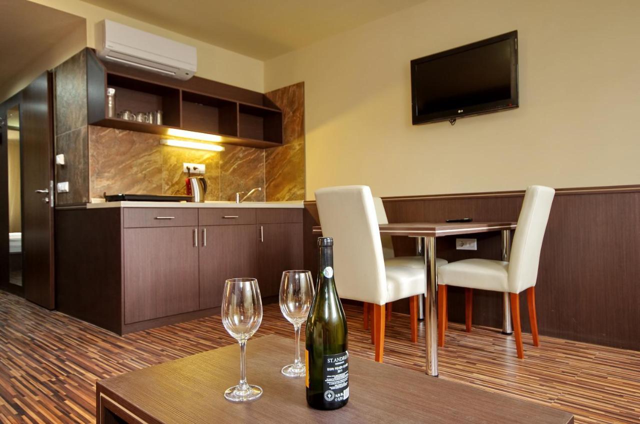 Corvin Apartman Gyula Luaran gambar